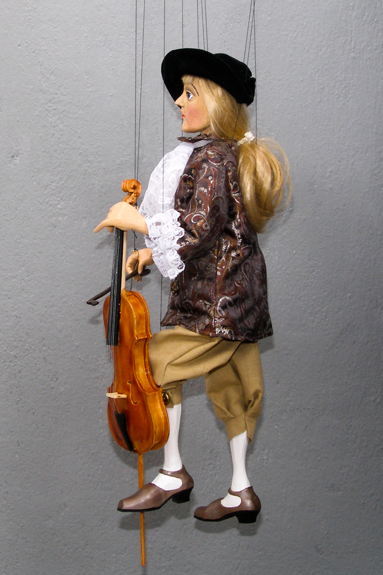 Custom puppet - Gentleman with cello