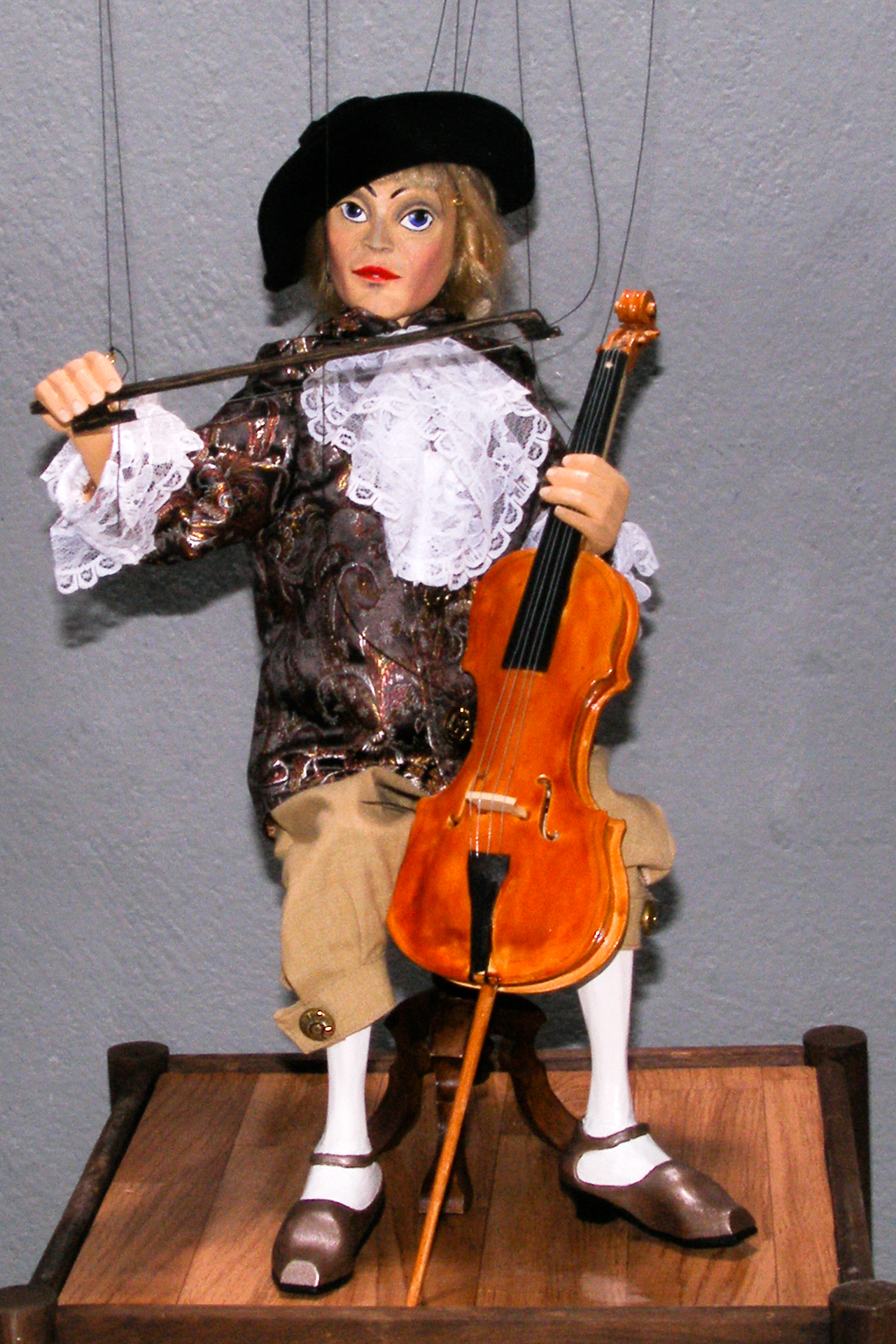 Custom puppet - Gentleman with cello